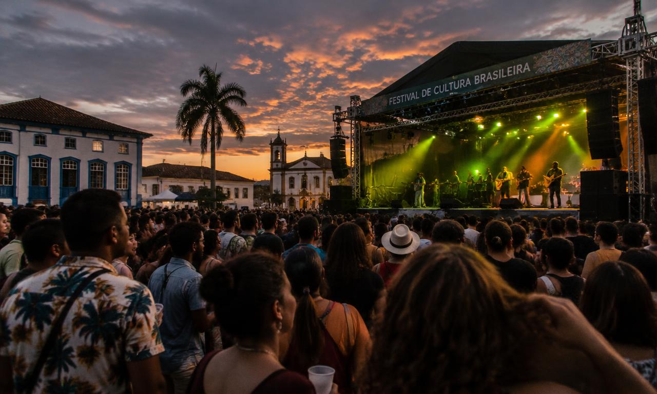 Festival cultural reúne artistas e movimenta a economia local